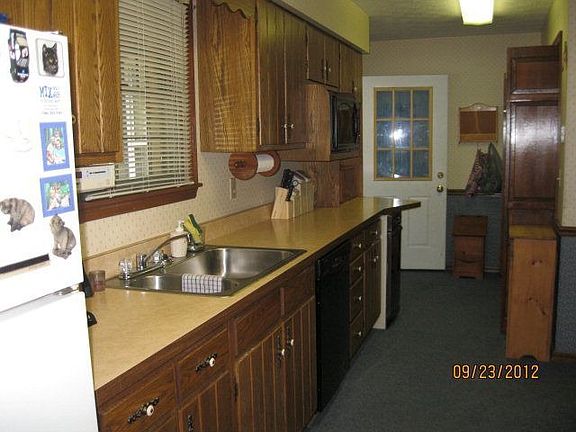 5th image of 458 Diane St
