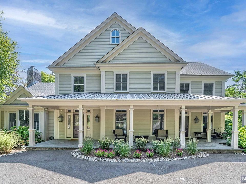 1st image of 570 Farview Ave