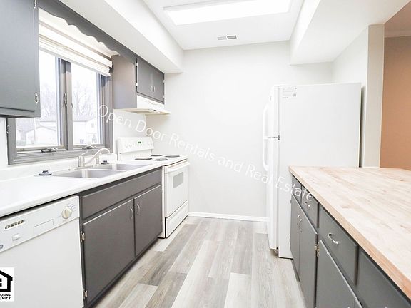 4th image of 2303-2305 Versailles Village Pl #88914D461