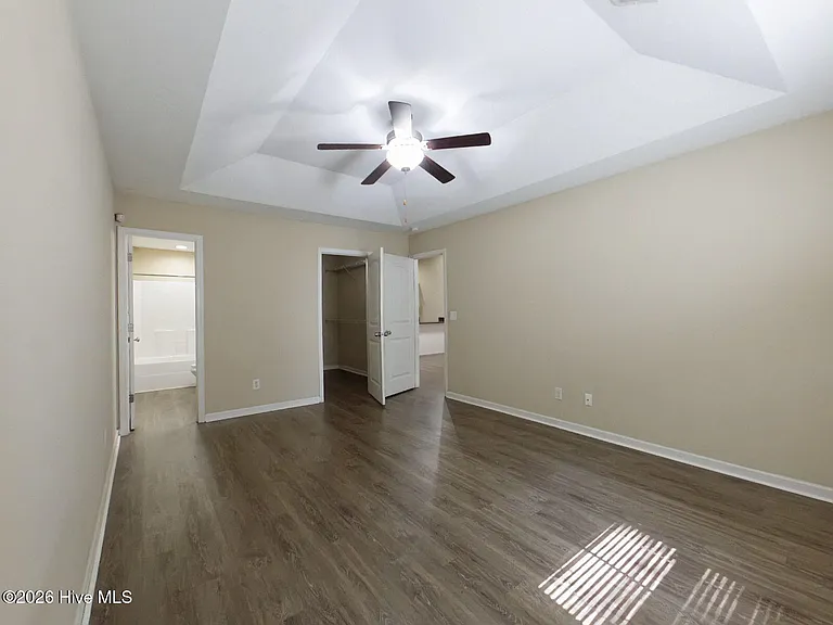 2710 York Ct — Photo 8