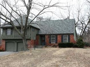 8620 Glenwood St, Overland Park, KS 66212
