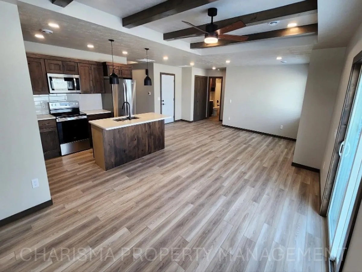 Building Photo - 1601 Neil Ave #1605