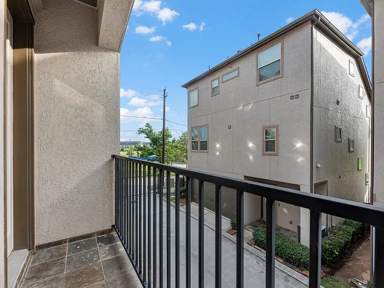 458 N Live Oak St — Photo 12