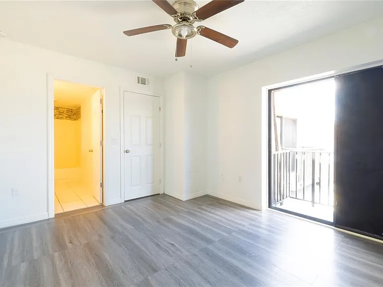 2947 Poplar Ave — Photo 28