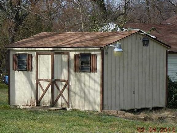 3rd image of 1204 Middleberry Dr