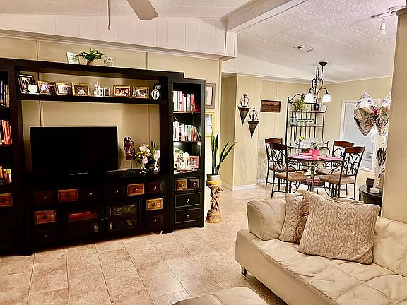 4th image of 3908 Sabal Dr