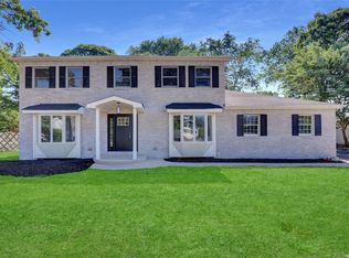 11 Tiffany Ct, Lake Grove, NY 11755