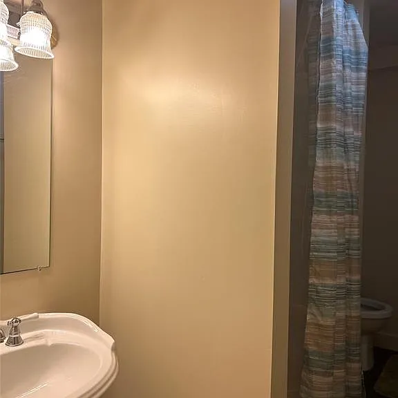 8001 Buckingham Ln — Photo 9