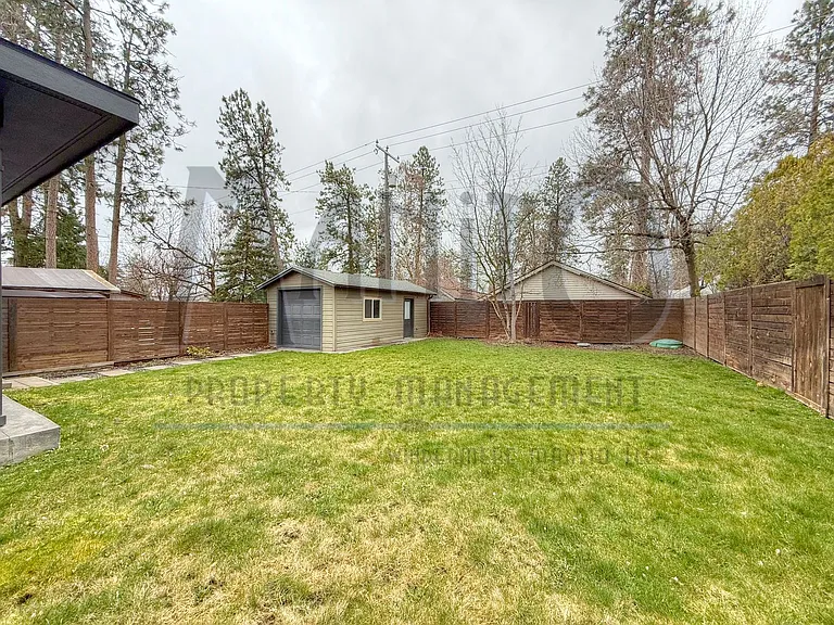 947 E 32nd Ave — Photo 26