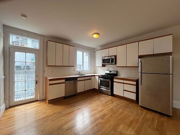 3rd image of 268 Oak St #273