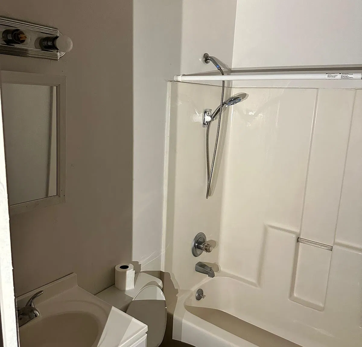 2 bed, 1000 sqft, $1,345 — Photo 4