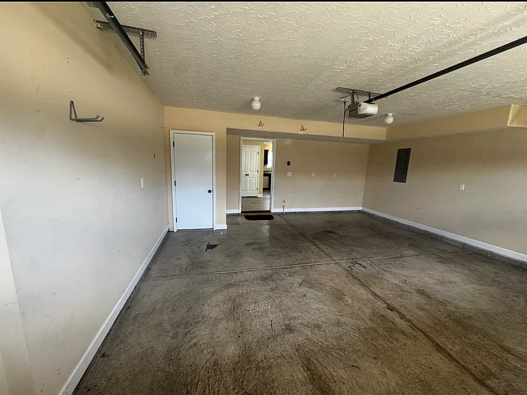 111 Castanet Ct — Photo 16