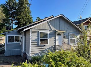 1009 SW 117th St, Seattle, WA 98146