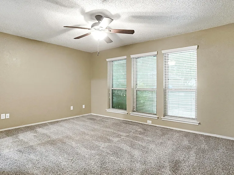 6430 Lago Vista Dr — Photo 9