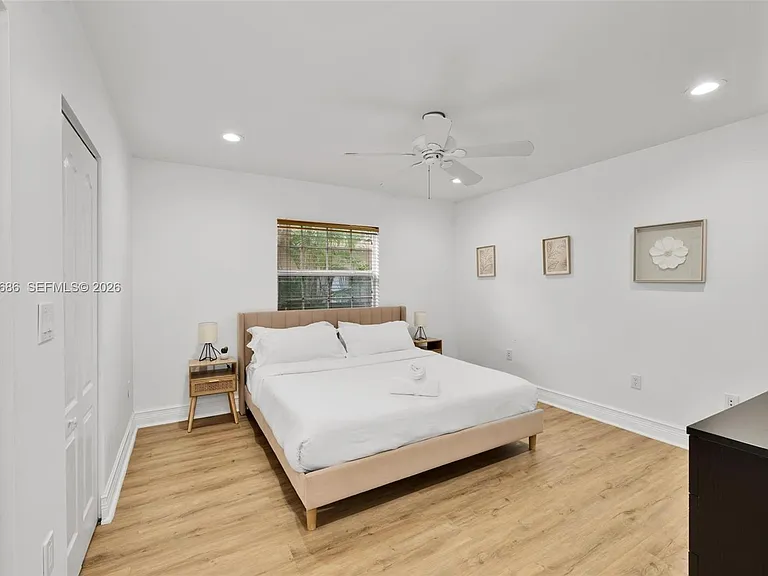 2940 NE 164th St — Photo 18