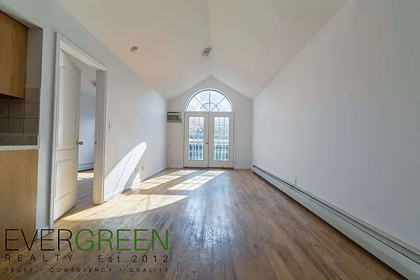 Rented by Evergreen Apartments BK | media 1