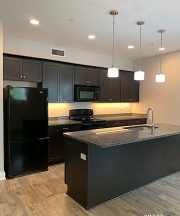 3rd image of 102 Edgewater Cir #C