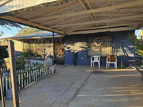3rd image of 402 E Travis St