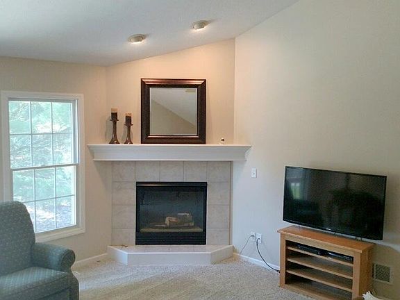 4th image of 9653 Hiawatha Dr