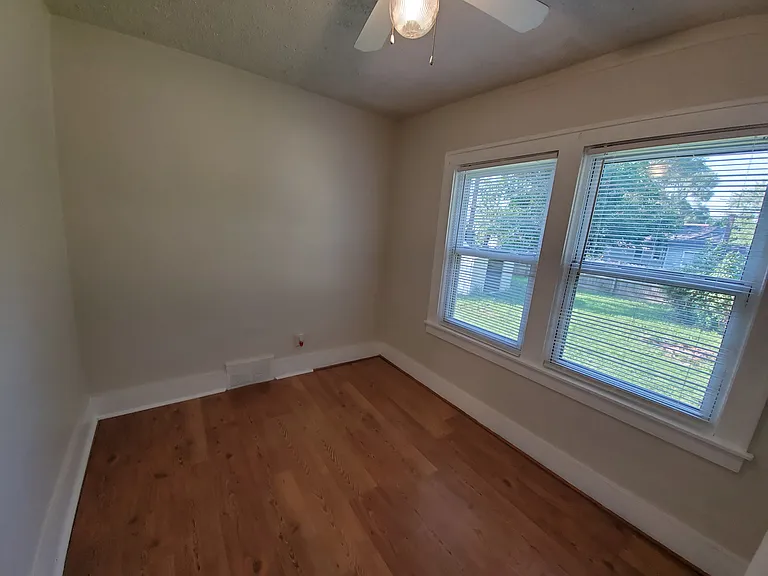 1576 College Ave — Photo 20