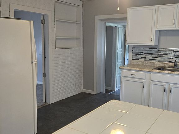 4th image of 176 Betz Rd