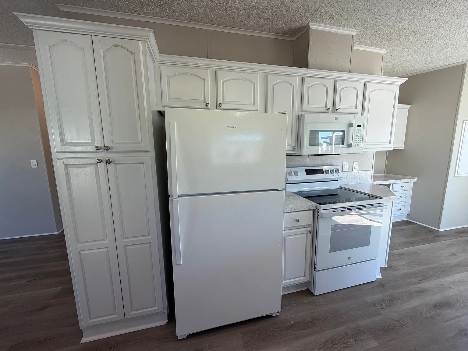 2 bed, 2.0 bath, 1008 sqft, $1,900 — Photo 3
