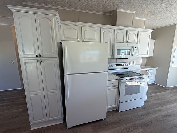 3rd image of 2035 Red Cedar Dr #160