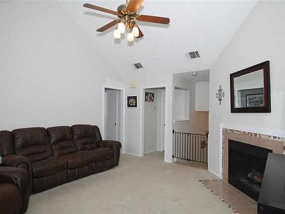 4th image of 788 Chateau Ln
