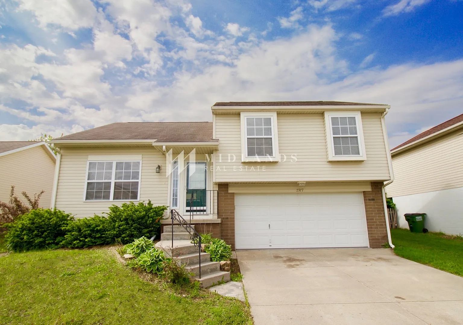 Lovely Piper's Glen Home — Photo 1