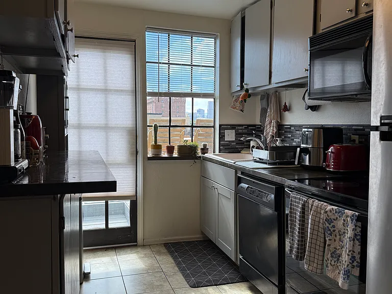 1449 Josephine St #D — Photo 16