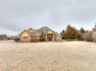 2051 Verona Cir, Edmond, OK 73034