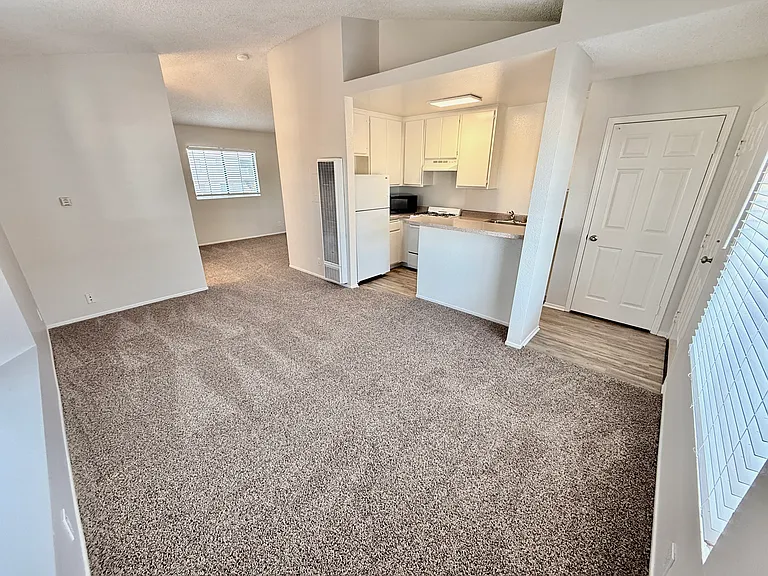 1207 Mira Mar Ave #204 — Photo 3
