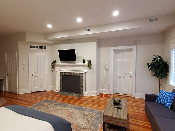 3rd image of 859 Washington Blvd APT B