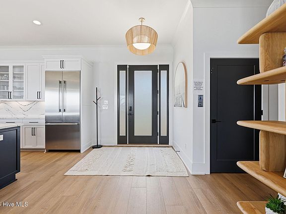 2nd image of 546 S Brightleaf Drive