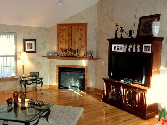 5th image of 630 N Althea Ave