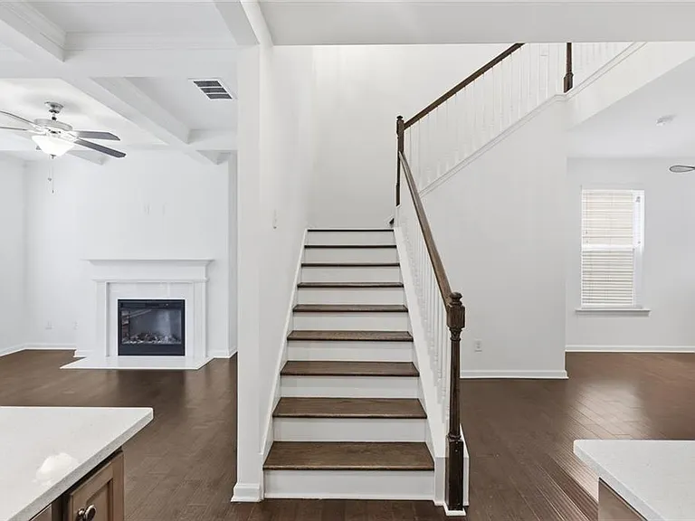 586 Morrow Ln SW — Photo 12