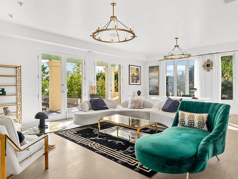 1368 N Doheny Pl — Photo 36