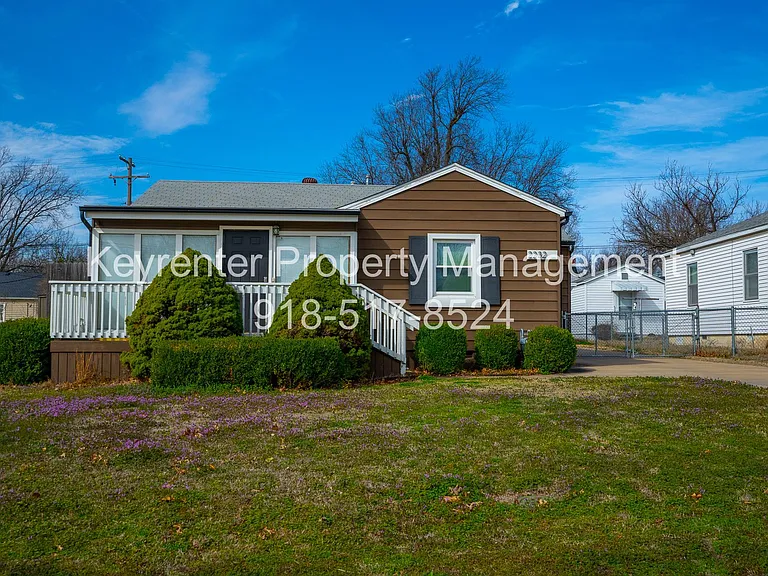 2232 S Marion Ave — Photo 2