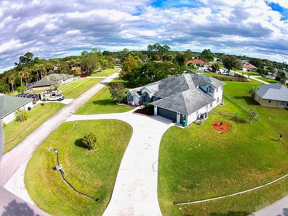 5th image of 2086 SW Bird Ave
