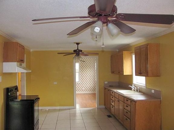 4th image of 300 David Davis Dr