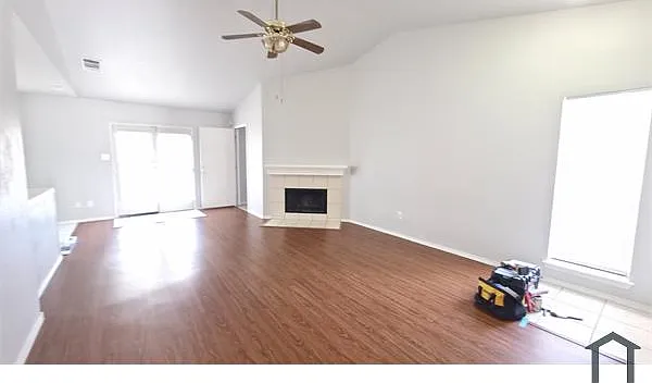 3 bed, 1266 sqft, $2,300 — Photo 4