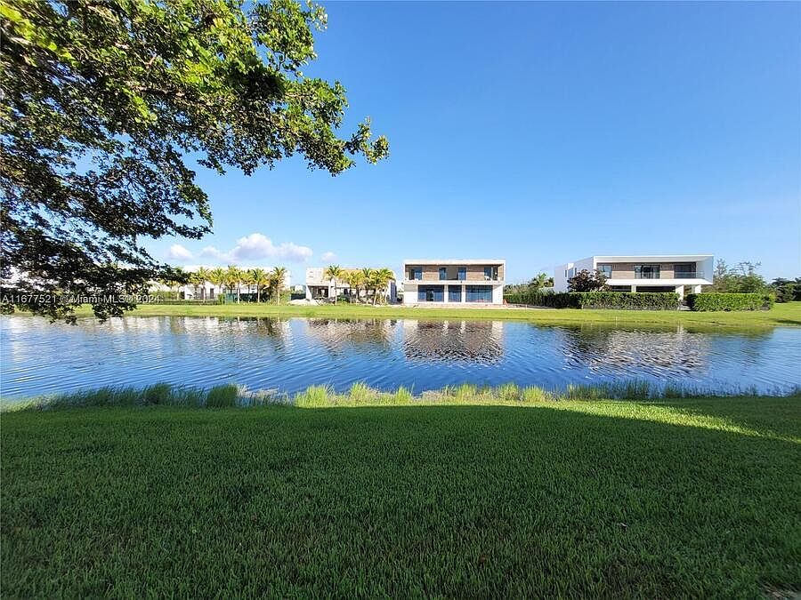 1st image of 205 Mallory Ct #205