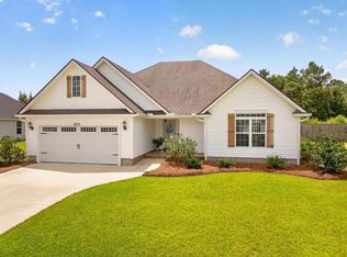 3810 Landings Cir, Hahira, GA 31632