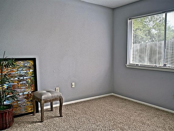2nd image of 17403 Edgehaven Dr