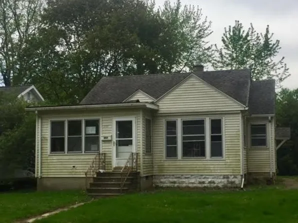 207 E Pollard Ave, Dwight, IL 60420
