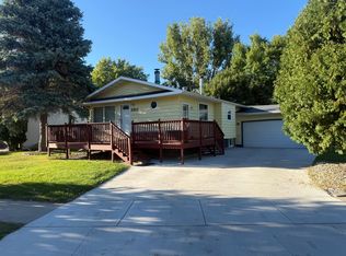 2914 Shadow Rd, Grand Forks, ND 58201