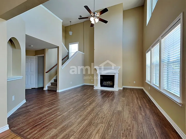 8923 Wild Rose Ln — Photo 6