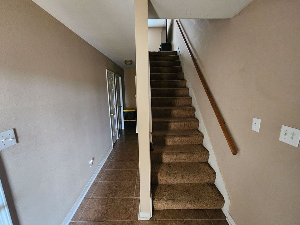 1st image of 576 Kirkcauldy Dr