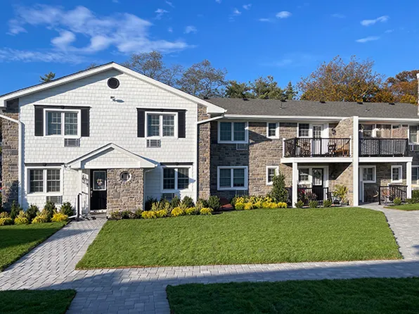 Fairfield Townhouses At Massapequa