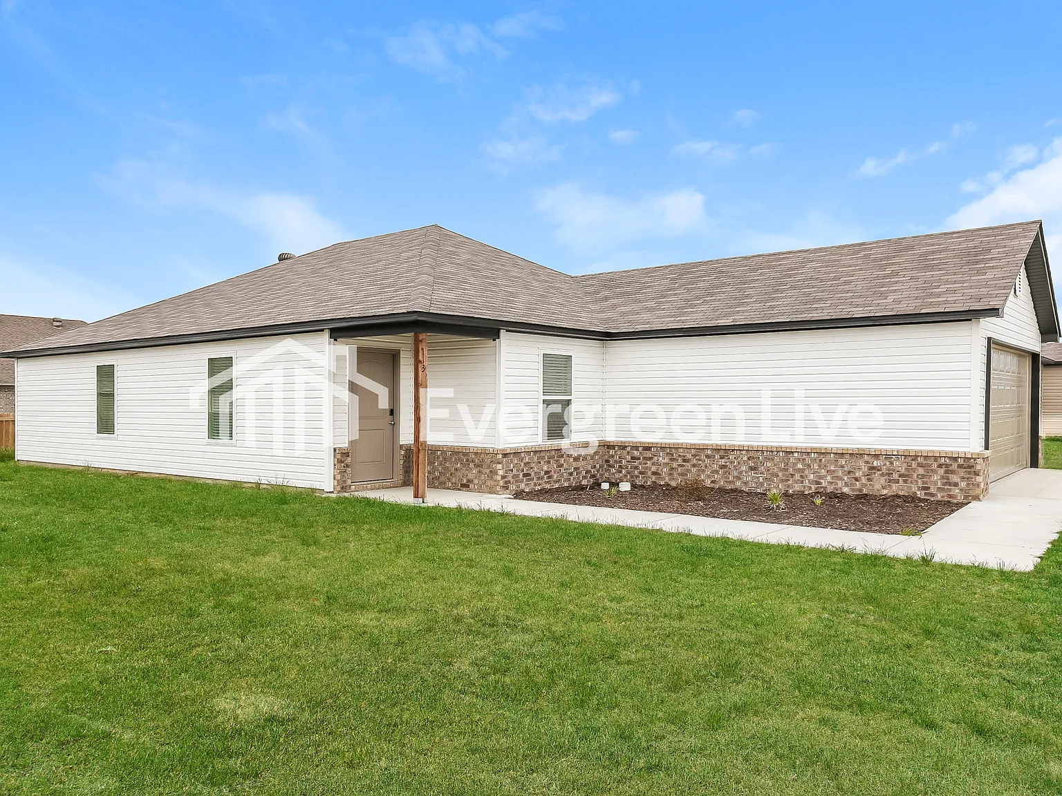 4 bed, 2.0 bath, 1496 sqft, $1,270 — Photo 3